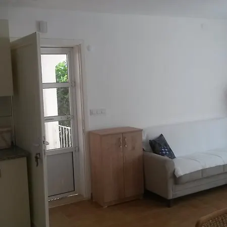 Apartament Merkez Mustakil Bahce Kati Daire 2+1 Datça