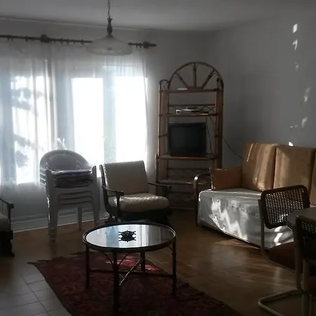 Merkez Mustakil Bahce Kati Daire 2+1 Datça