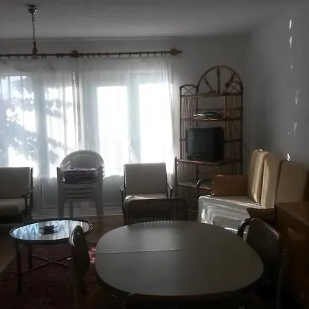 Merkez Mustakil Bahce Kati Daire 2+1 *