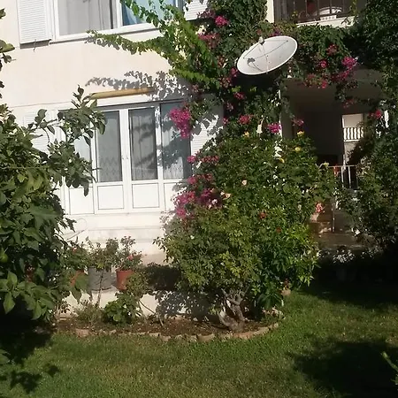 Merkez Mustakil Bahce Kati Daire 2+1