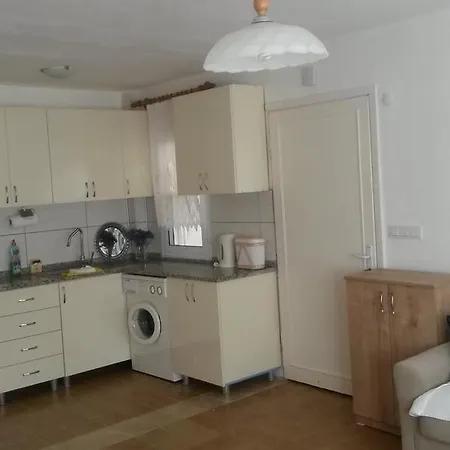 Merkez Mustakil Bahce Kati Daire 2+1 Apartment
