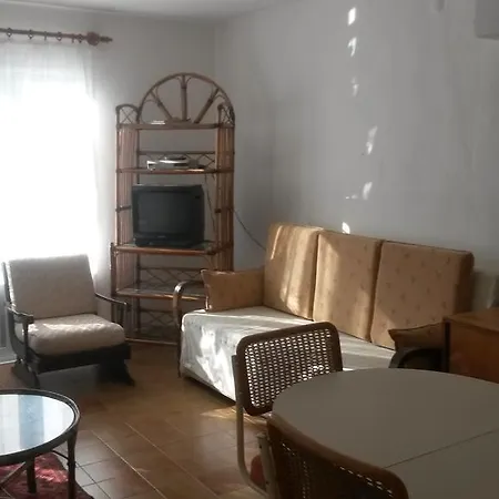 Apartment Merkez Mustakil Bahce Kati Daire 2+1 *